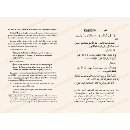 Double page intérieure du livre La supériorité du Messager présentant le texte en français et en arabe