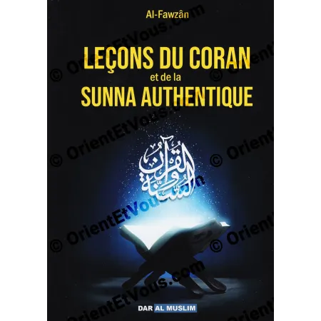 غلاف كتاب دروس من القرآن الكريم والسنة المطهرة – النسخة الفرنسية، بتصميم أسود وعنوان أصفر