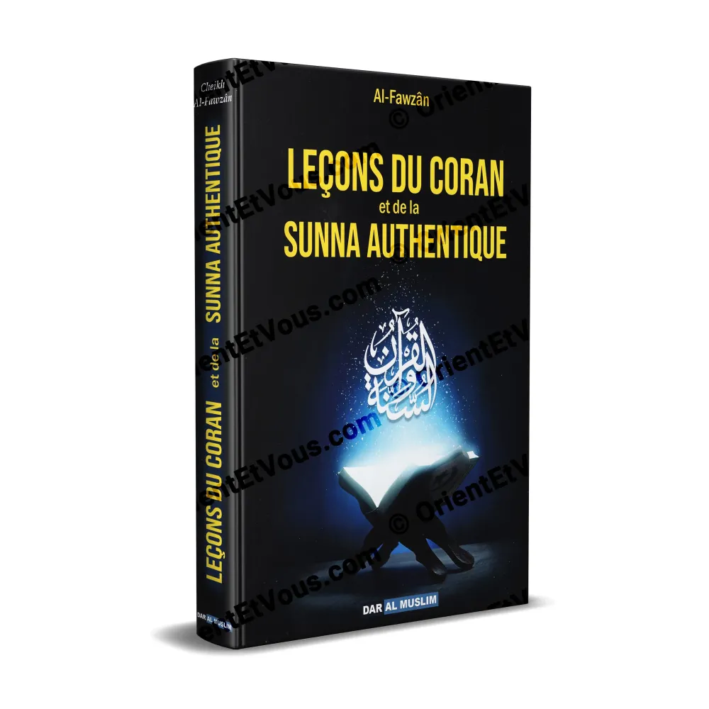 Livre “Leçons du Coran et de la Sunna authentique” en vue 3D, couverture noire avec titre jaune et calligraphie Livre “Leçons du Coran et de la Sunna authentique” en vue 3D, couverture noire avec titre jaune et calligraphie